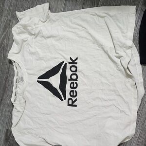White rebok t-shirt in white